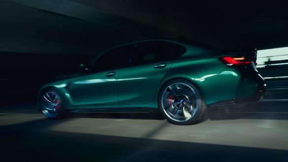 Специфично за М окачване BMW M3 Седан G80 2020 BMW M3 Седан G80 2020 Isle of Man Green metallic специфично окачване изглед отстрани