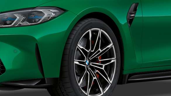 Арки на предните калници BMW M3 Седан G80 2020 BMW M3 Седан G80 2020 Isle of Man Green metallic арки на предните калници снимка отблизо
