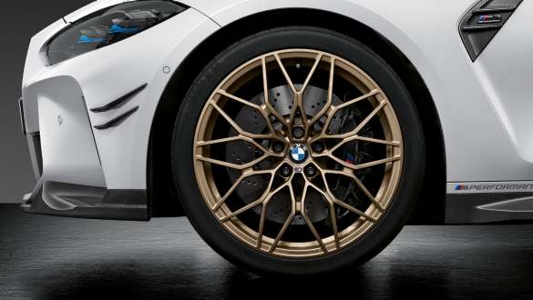 M Performance ковани джанти с кръстосани спици 1000 M Frozen Gold Bronze BMW M4 Competition Кабриолет с М xDrive G83 2021 BMW M4 Competition Кабриолет с М xDrive G83 2021 M Performance ковани джанти с кръстосани спици 1000 M Frozen Gold Bronze снимка отблизо