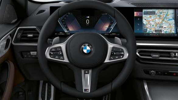 М кожен волан BMW M440i xDrive Купе G22 2020 BMW M440i xDrive Купе G22 2020 М кожен волан интериор снимка отблизо