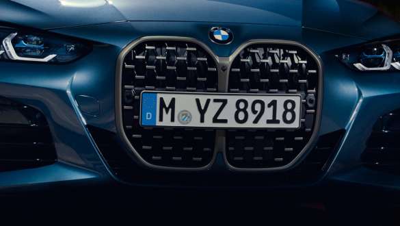 М рамка на бъбрековидната радиаторна решетка в Cerium Grey BMW M440i xDrive Купе G22 2020 BMW M440i xDrive Купе G22 2020 М рамка на бъбрековидната радиаторна решетка в Cerium Grey изглед отпред