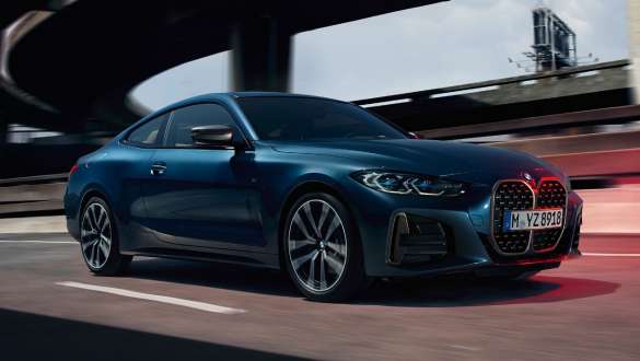 M Спортен диференциал BMW M440i xDrive Купе G22 2020 BMW M440i xDrive Купе G22 2020 с M Спортен диференциал Arctic Race Blue metallic три четвърти изглед отстрани