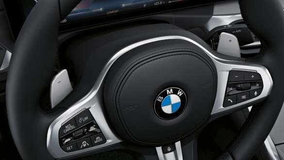Променливо спортно кормилно управление BMW M440i xDrive Купе G22 2020 BMW M440i xDrive Купе G22 2020 Променливо спортно кормилно управление интериор снимка отблизо