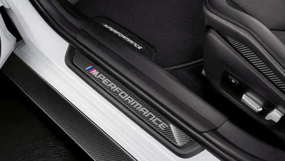 M Performance лайстни на праговете от карбон BMW M4 Купе G82 2020 BMW M4 Купе G82 2020 M Performance лайстни на праговете от карбон снимка отблизо