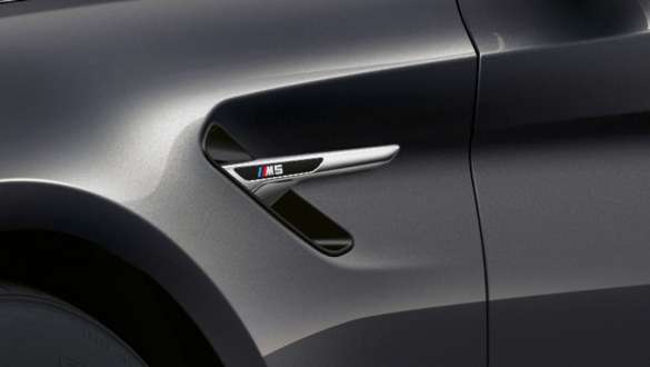 M хриле BMW M5 F90 2020 M хриле BMW M5 F90 LCI фейслифт 2020 Brands Hatch Grey metallic снимка отблизо