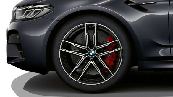 20-инчови М алуминиеви джанти с двойни спици 810 M Bicolour BMW M5 F90 2020 20-инчови М алуминиеви джанти с двойни спици 810 M Bicolour BMW M5 F90 LCI фейслифт 2020 Brands Hatch Grey metallic снимка отблизо на джанта