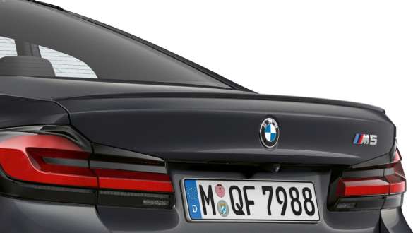 M заден спойлер BMW M5 F90 2020 M заден спойлер BMW M5 F90 LCI фейслифт 2020 Brands Hatch Grey metallic снимка отблизо заден капак