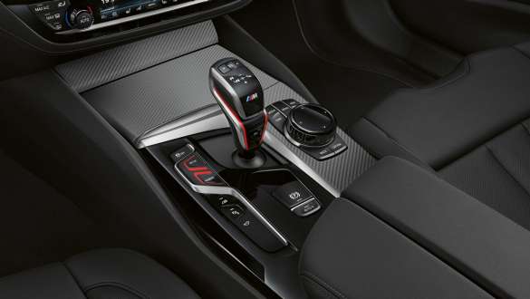 8-степенна трансмисия M Steptronic с Drivelogic BMW М5 F90 2020 8-степенна трансмисия M Steptronic с Drivelogic BMW M5 F90 LCI F90 2020 интериор селектор на трансмисията