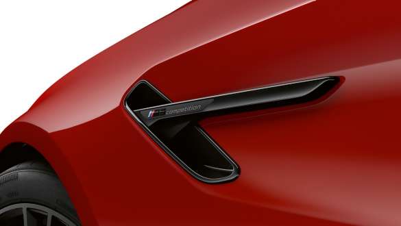 M хриле гланцирано черни BMW M5 Competition F90 2020 M хриле гланцирано черни BMW M5 Competition F90 LCI фейслифт 2020 BMW Individual Imola Red снимка отблизо