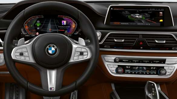 Асистент за шофиране Professional BMW M760Li xDrive, Асистент за шофиране Professional