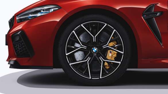 20-инчови М алуминиеви джанти 811 М Bicolour. BMW M8 Competition Кабриолет с 20-инчови М алуминиеви джанти 811 М Bicolour.