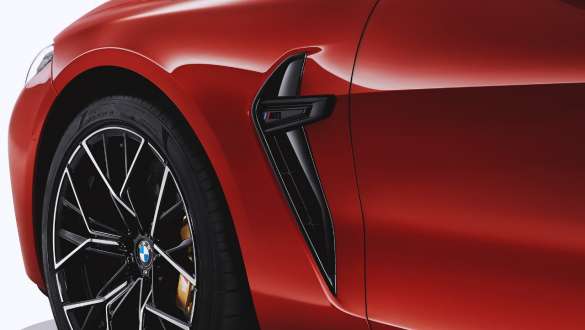 Специфични за черни М хриле. BMW M8 Competition Кабриолет със специфични за черни М хриле.
