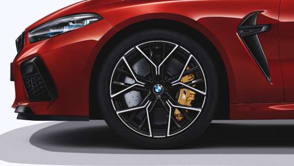 Конфигурируеми М спирачки. BMW M8 Competition Кабриолет с конфигурируеми М спирачки.