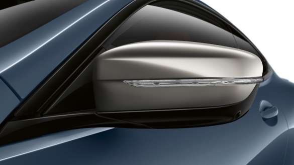 Корпус на външно огледало в Galvanic Cerium Grey. BMW M850i xDrive Купе в цвят Barcelona Blue metallic, корпус на външно огледало в Galvanic Cerium Grey.