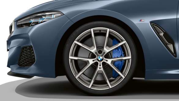 Алуминиеви джанти с Y-образни спици 728 M Bicolor Cerium Grey. BMW M850i xDrive Купе в цвят Barcelona Blue metallic, 20-инчови М алуминиеви джанти с Y-образни спици 728 M Bicolor Cerium Grey.