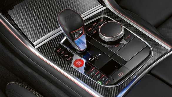 8-степенна трансмисия M Steptronic. BMW M8 Competition Купе с 8-степенна трансмисия M Steptronic.