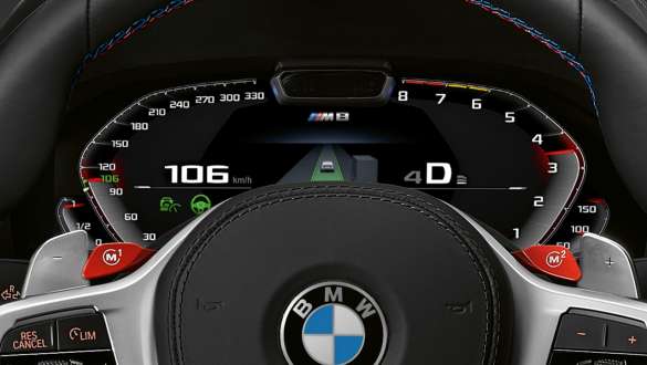 Специфично за М арматурно табло. Специфично за М арматурно табло на BMW M8 Competition Купе.