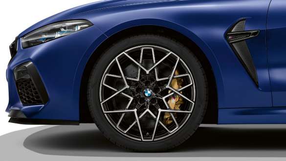 20-инчови М алуминиеви джанти 813 М. BMW M8 Competition Купе с 20-инчови М алуминиеви джанти 813 М.