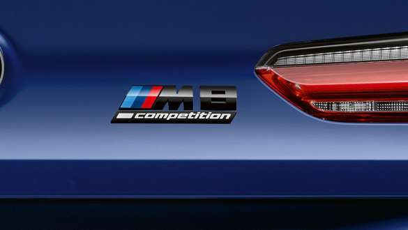 Надпис M8 Competition. Надпис M8 Competition на BMW M8 Competition Купе.