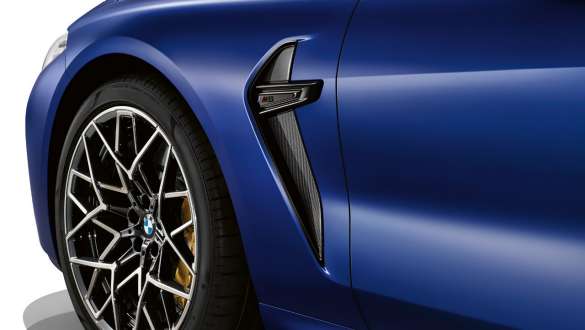 Специфични за М карбонови хриле. BMW M8 Competition Купе с карбонови М хриле.