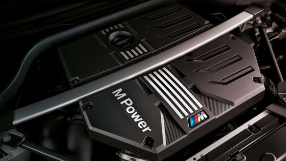 BMW M TwinPower Turbo бензинов двигател BMW Х3 М LCI Facelift 2021 BMW X3 M F97 LCI Facelift 2021 BMW M TwinPower Turbo редови 6-цилиндров бензинов двигател снимка отблизо