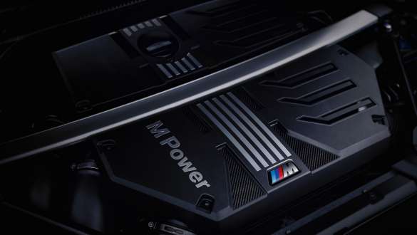 BMW M TwinPower Turbo бензинов двигател BMW X4 M F98 LCI Facelift 2021 BMW M TwinPower Turbo 6-цилиндров бензинов двигател BMW X4 M F98 LCI Facelift 2021 снимка отблизо