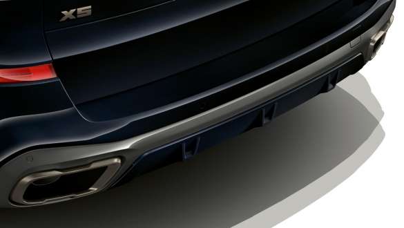 М Спортна изпускателна система на BMW X5 M50i и M50d G05 М Спортна изпускателна система BMW X5 M50i и M50d G05 2018 SUV снимка отблизо отзад