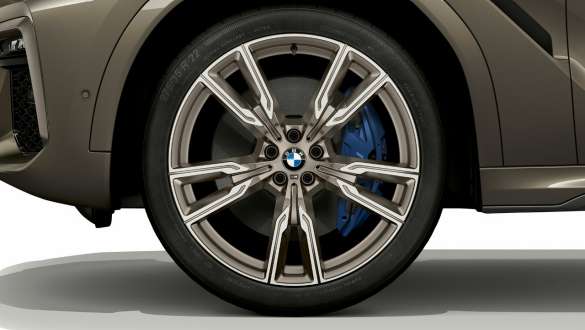 BMW X6 M50i с фокус върху алуминиевите джанти G06 BMW X6 M50i екстериор алуминиеви джанти G06 2018 SUV