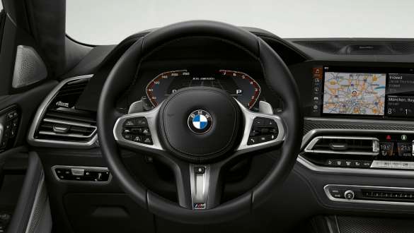 BMW X6 M50i G06 2018 SUV интериор М кожен волан Снимка отблизо BMW X6 M50i M50d G06 2018 SUV интериор М кожен волан