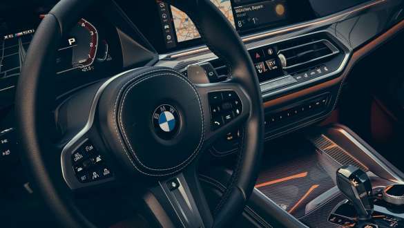 BMW X6 M50i трансмисия Steptronic Sport G06 BMW X6 M50i G06 2018 SUV трансмисия Steptronic Sport кокпит M кожен волан