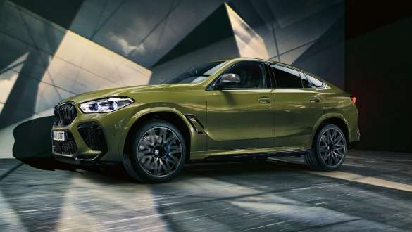 BMW X6 M Competition с М xDrive F96 BMW X6 M Competition с M xDrive BMW Individual специално лаково покритие Urban Green 96 2020 SUV изглед отстрани