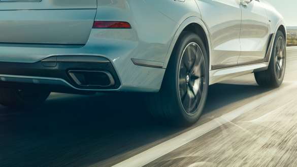 BMW X7 M Автомобил с М Спортен диференциал BMW X7 M Автомобил с М Спортен диференциал, G07, снимка отблизо на задната част
