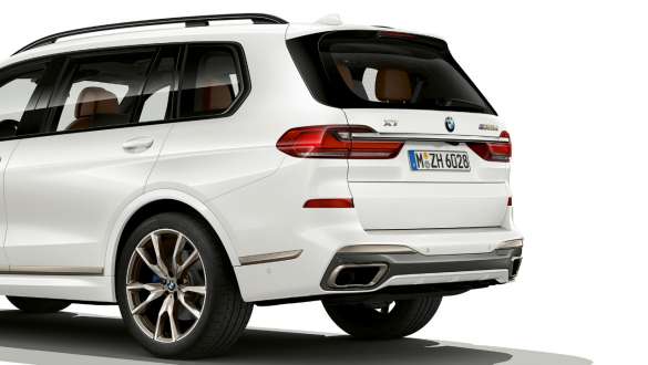 BMW X7 M Автомобил с M Спортен диференциал G07 2019 BMW X7 M Автомобил с M Спортен диференциал G07 2019 снимка отблизо отзад