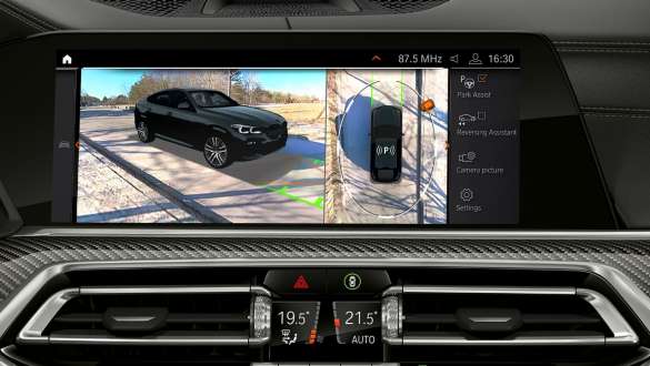 Асистент за шофиране Professional BMW X6 G06 2019 кокпит Асистент за шофиране Professional BMW X6 G06 2019 кокпит