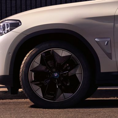 Аеродинамични джанти BMW iX3 G08 снимка отблизо на джанта Аеродинамични джанти BMW iX3 G08 2020 Mineral White metallic снимка отблизо на джанта, екстериор