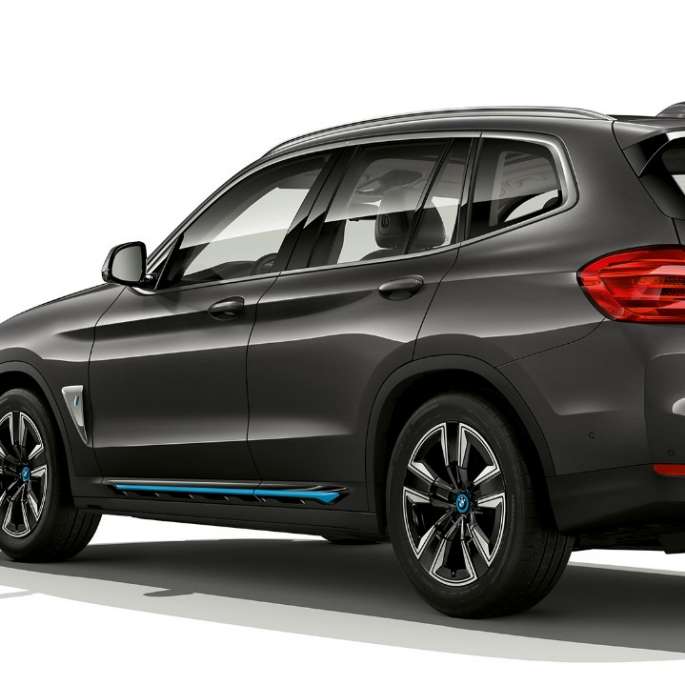 BMW iX3 G08 2020 Модел „Inspiring“ три четвърти изглед отзад BMW iX3 G08 2020 Modell „Inspiring“ Sophisto Grey Brilliant Effect три четвърти изглед отзад