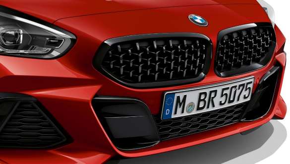 BMW Z4 Роудстър бъбрековидна радиаторна решетка BMW Z4 Роудстър с бъбрековидна радиаторна решетка с Mesh дизайн