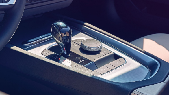 BMW Z4 Роудстър Трансмисия Steptronic Sport Трансмисия Steptronic Sport: снимка отблизо на средната конзола