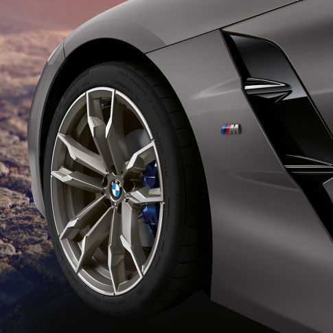 BMW Z4 Роудстър предно колело Предно колело на сиво BMW Z4 Роудстър