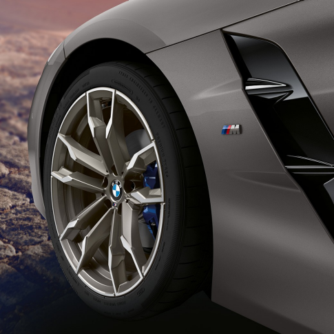 BMW Z4 Роудстър предно колело Предно колело на сиво BMW Z4 Роудстър