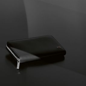 Портфейл BMW М хоризонтален. Снимка показваща детайл от портфейл BMW М хоризонтален.
