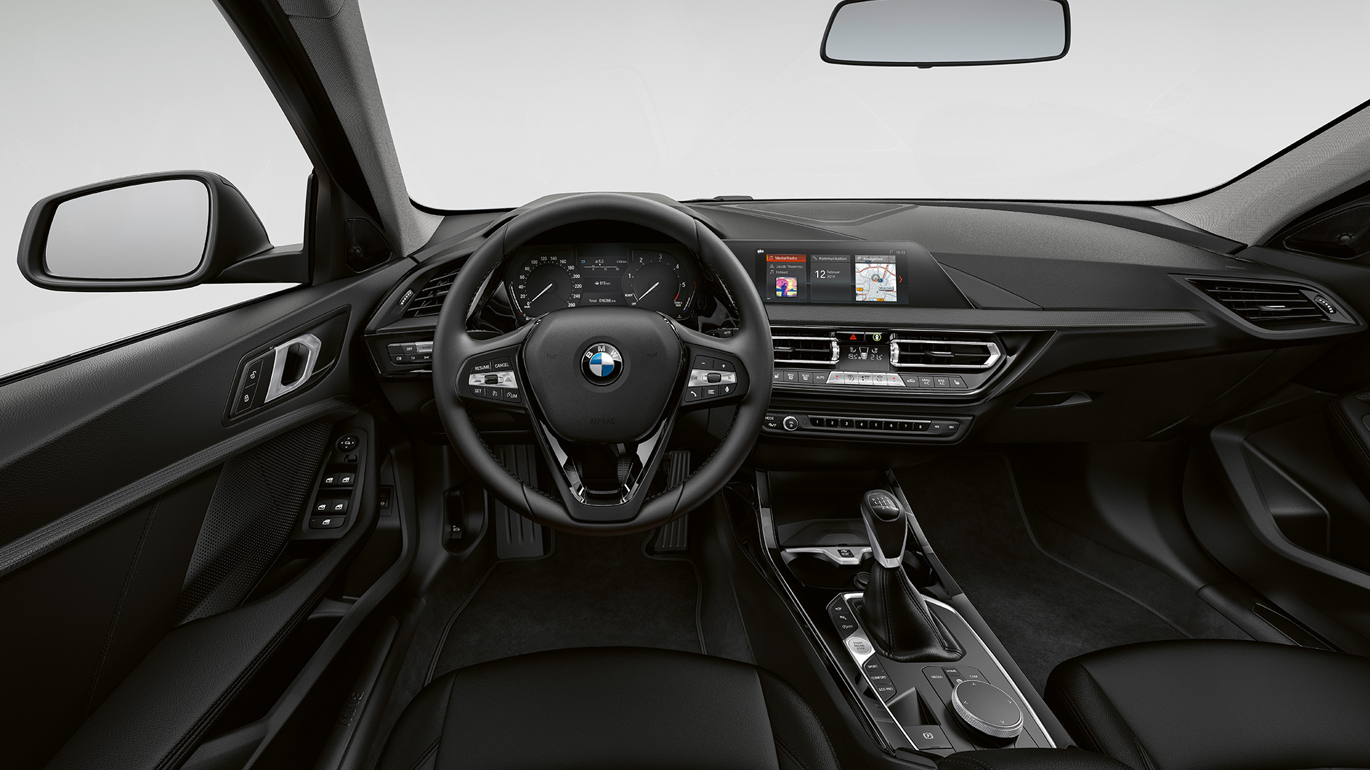 Кожен волан. BMW Серия 1 Модел Advantage, кокпит с кожен волан.