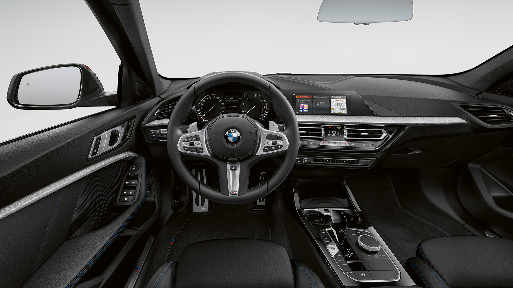 М кожен волан. BMW Серия 1 Модел M Sport, кокпит с М кожен волан.