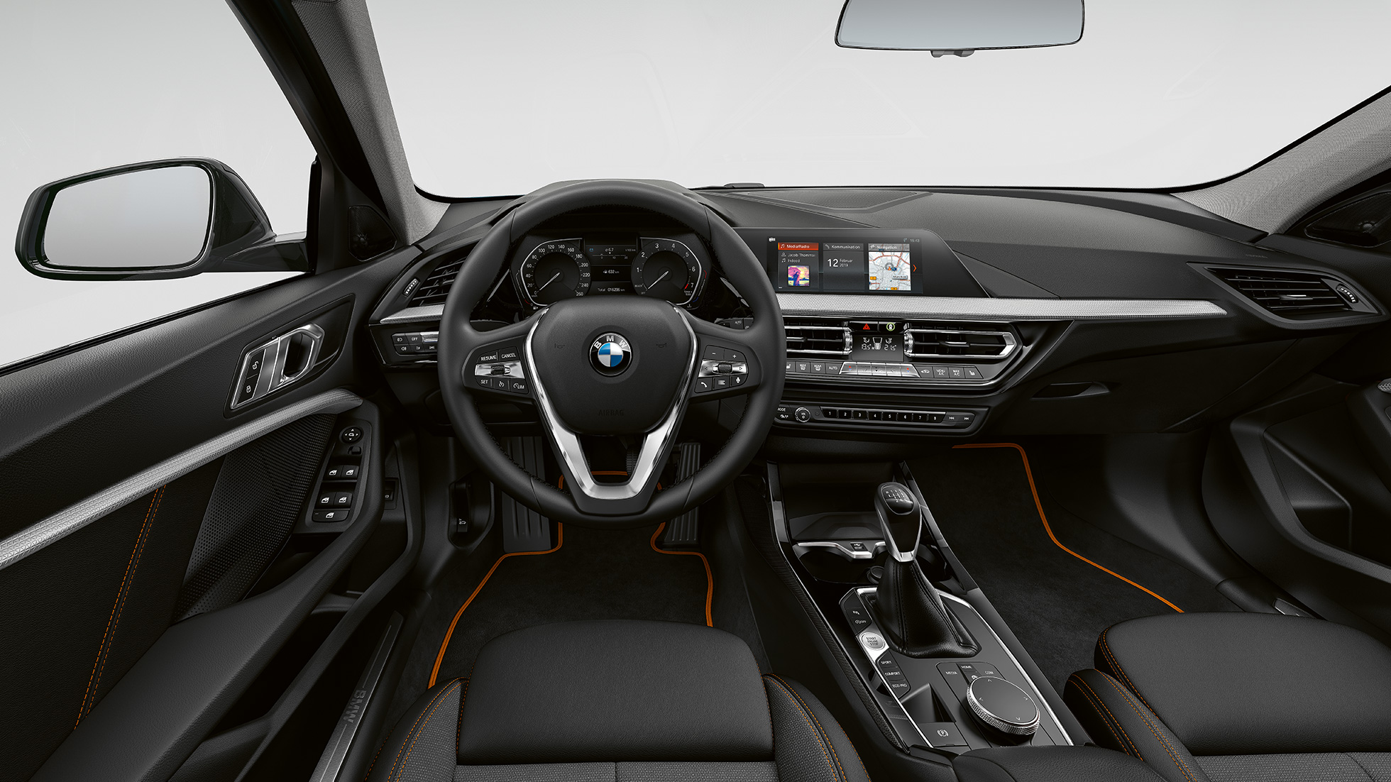 Спортен кожен волан BMW Серия 1 Модел Sport Line, кокпит със спортен кожен волан