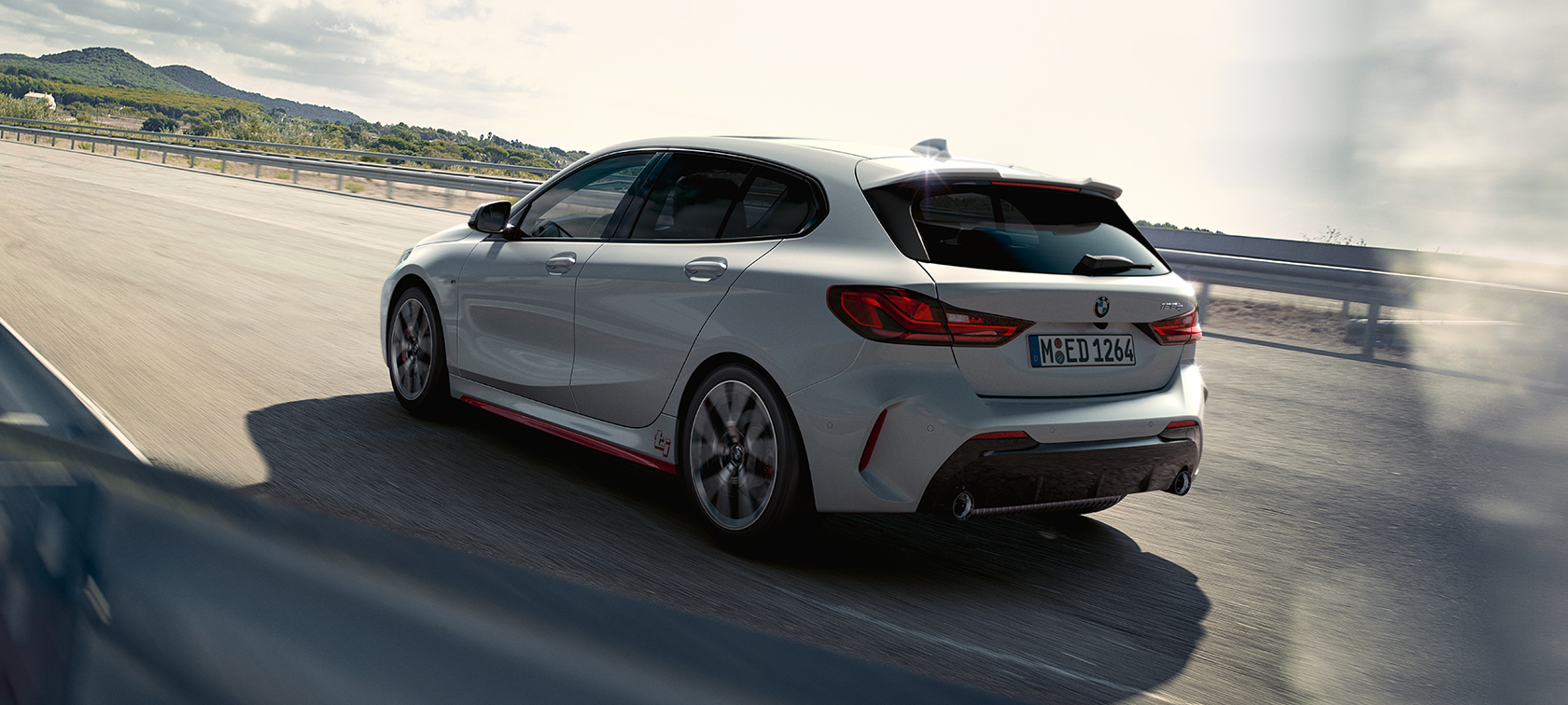 BMW Серия 1 128ti три четвърти изглед отзад в движение BMW Серия 1 128ti F40 три четвърти изглед отзад в движение