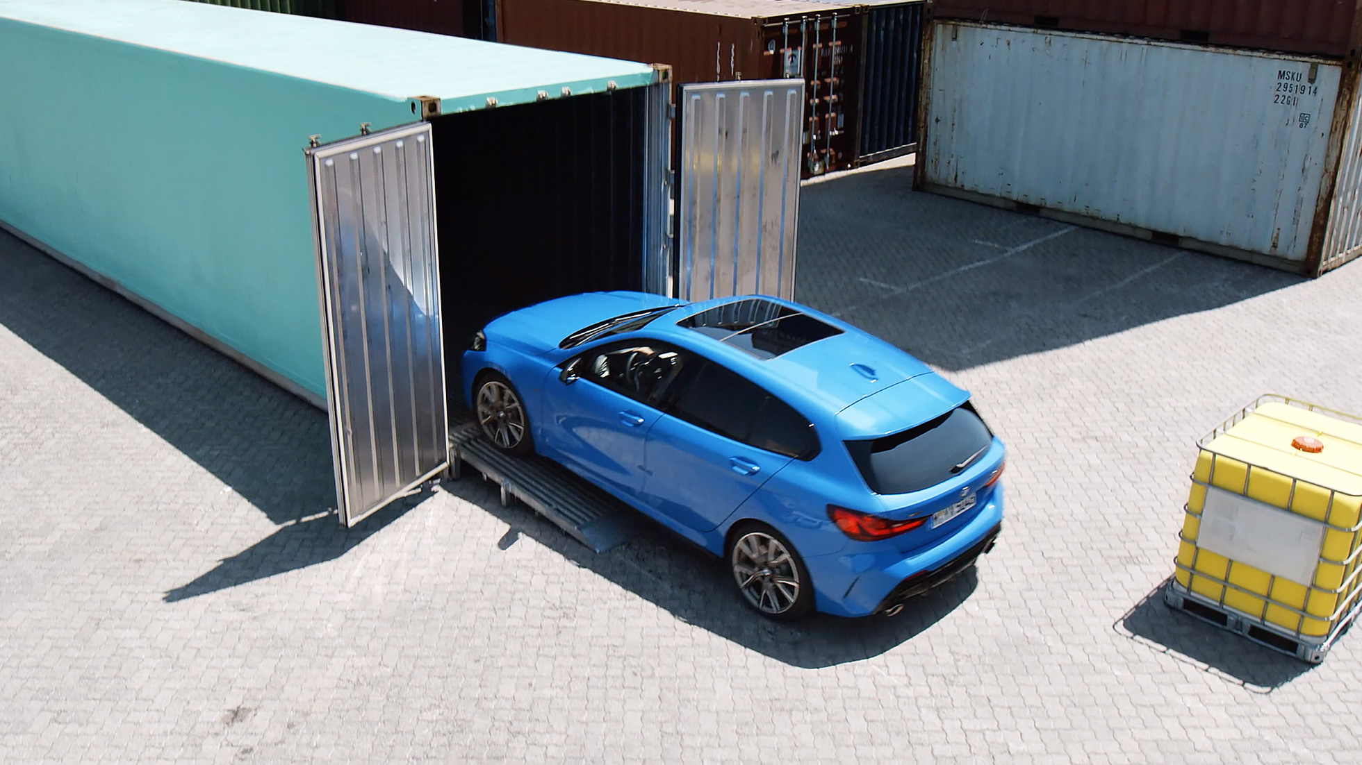 BMW Серия 1 Асистент за паркиране. Асистента за паркиране на BMW Серия 1 вкл. Асистент за движение на заден ход.