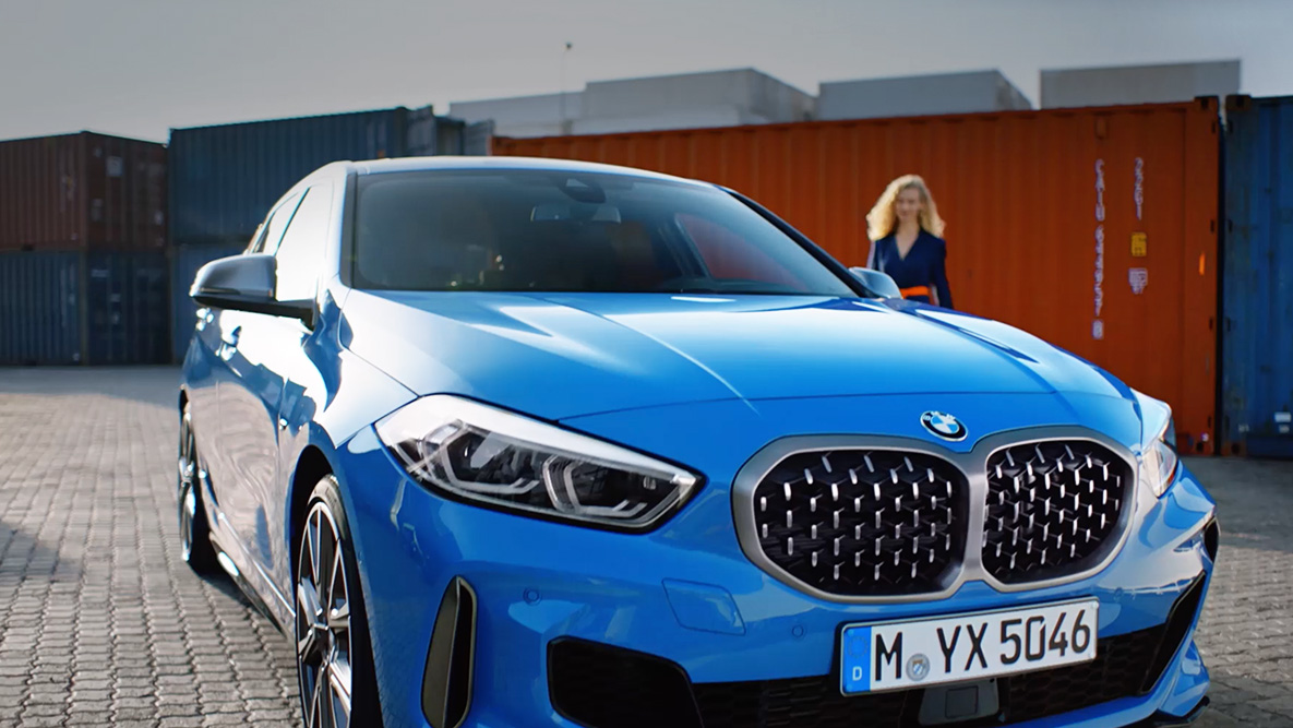 BMW Intelligent Personal Assistant. BMW Серия 1 с гласов асистент BMW Intelligent Personal Assistant.
