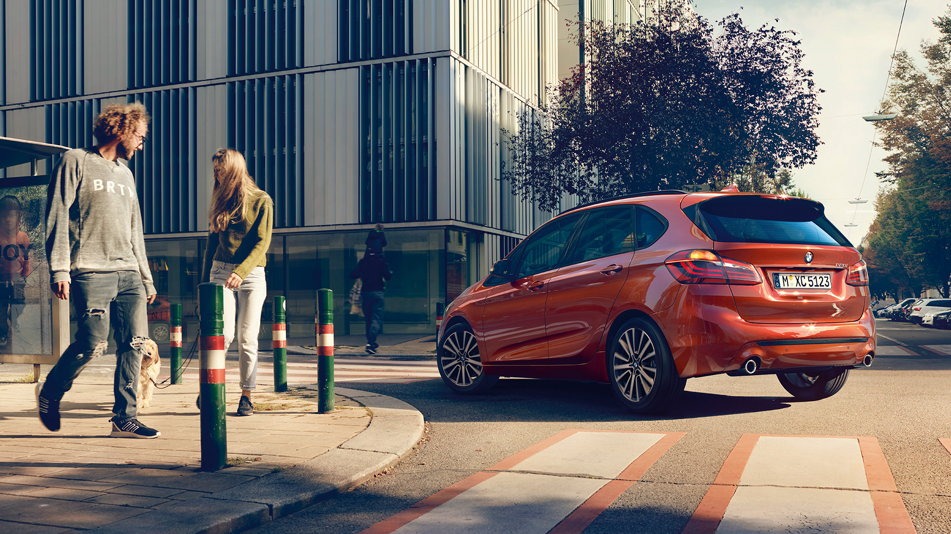 Динамика на управлението BMW Серия 2 Актив Турър Динамика на управлението BMW Серия 2 Актив Турър F45 фейслифт 2018 Sunset Orange metallic три четвърти изглед отзад