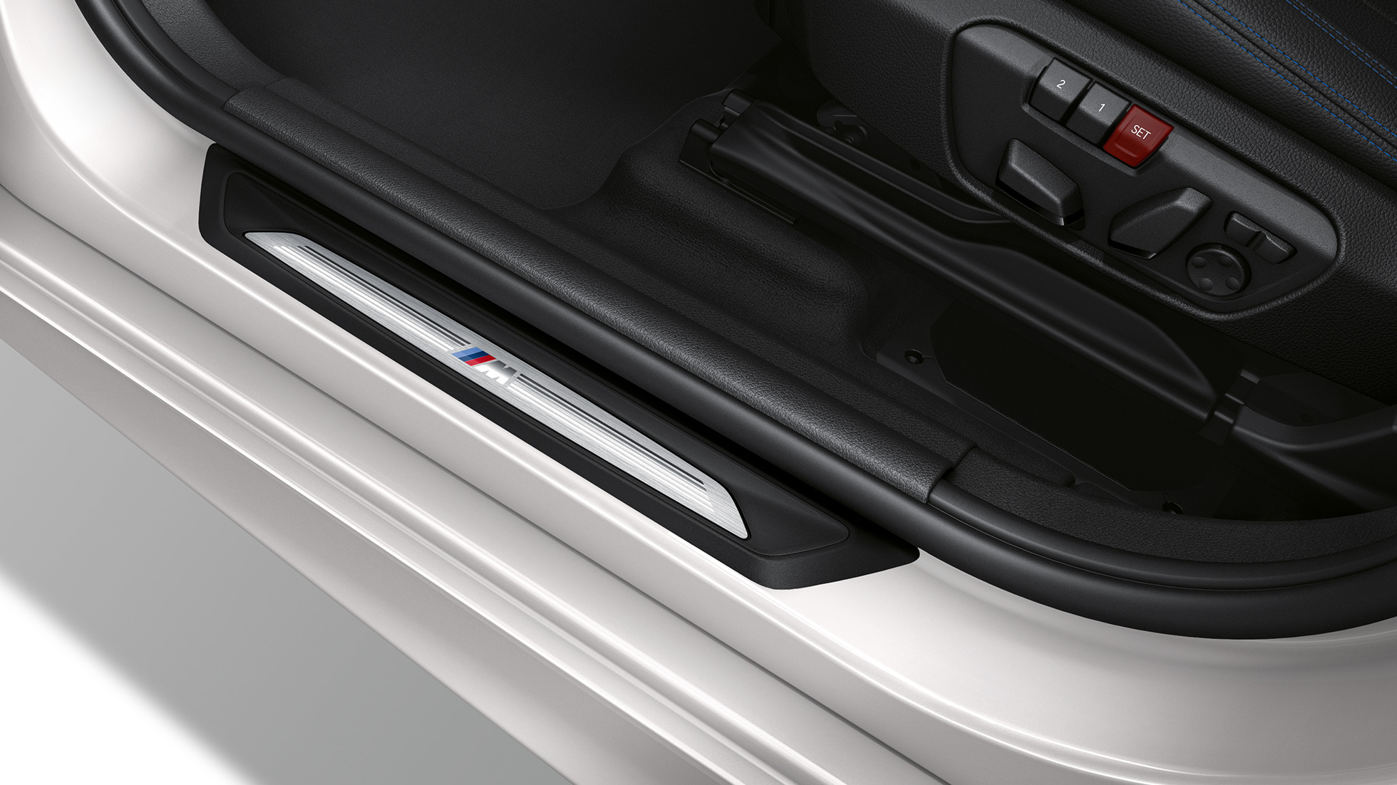 Лайстни на праговете BMW Серия 2 Актив Турър Модел M Sport Лайстни на праговете BMW Серия 2 Актив Турър 220d xDrive Модел M Sport F45 2018 екстериор