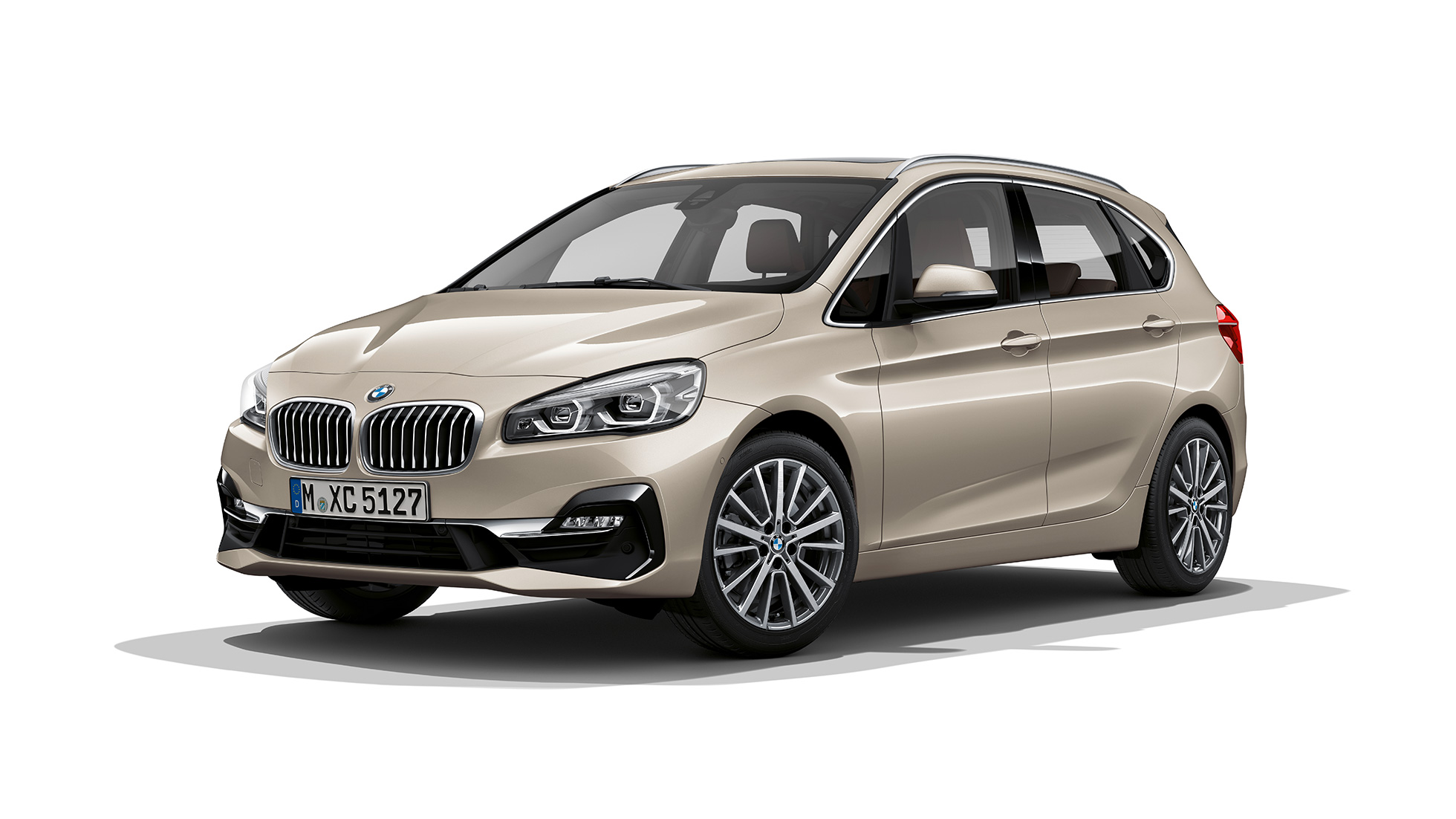 Три четвърти изглед отпред BMW Серия 2 Актив Турър Модел Luxury Line BMW Серия 2 Актив Турър Модел Luxury Line 225i xDrive F45 2018 Jucaro Beige metallic три четвърти изглед отпред